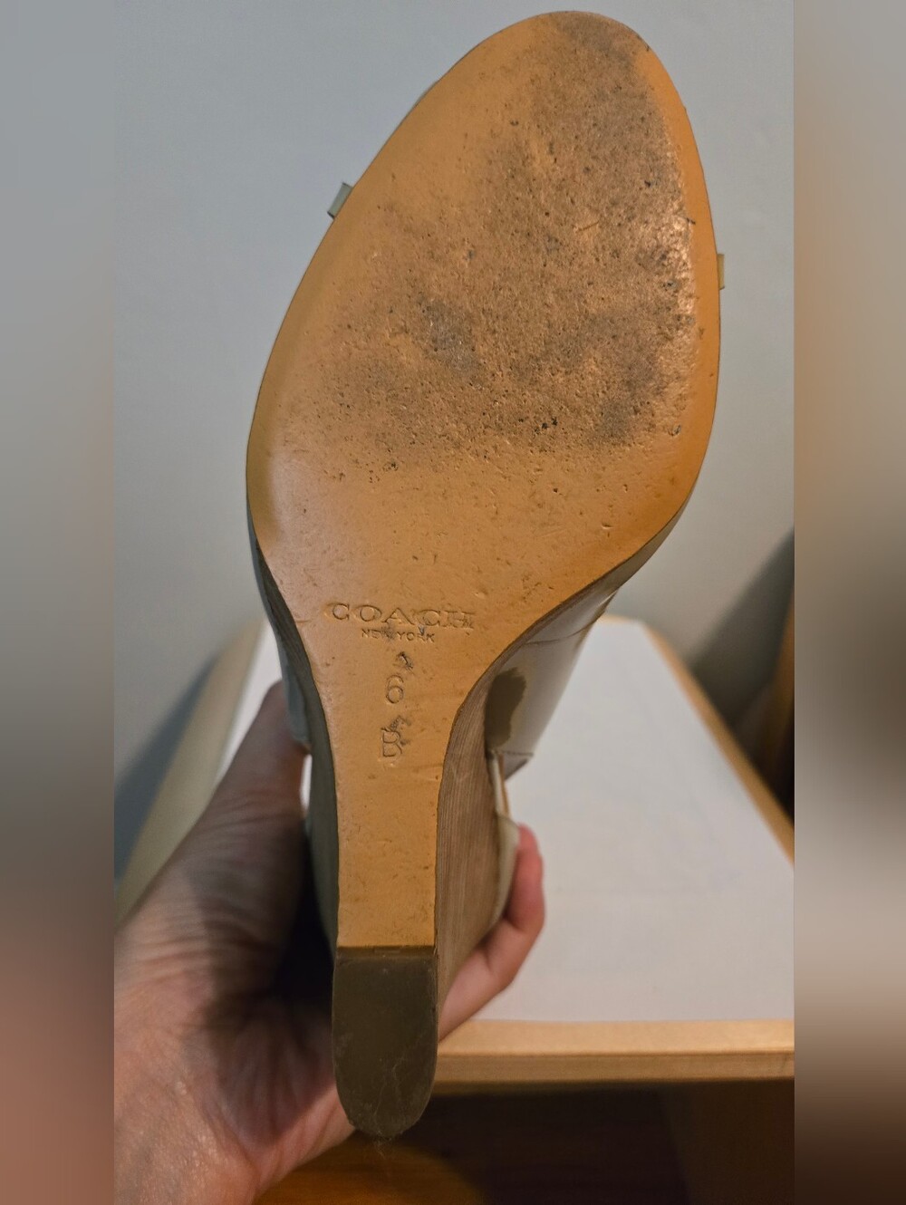 Vintage Coach Beige Patent Leather Peep-Toe Pumps with Silver Accent 6s - Picture 9 of 11